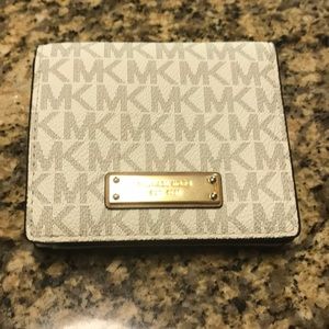 LIKE NEW Michael Kors wallet